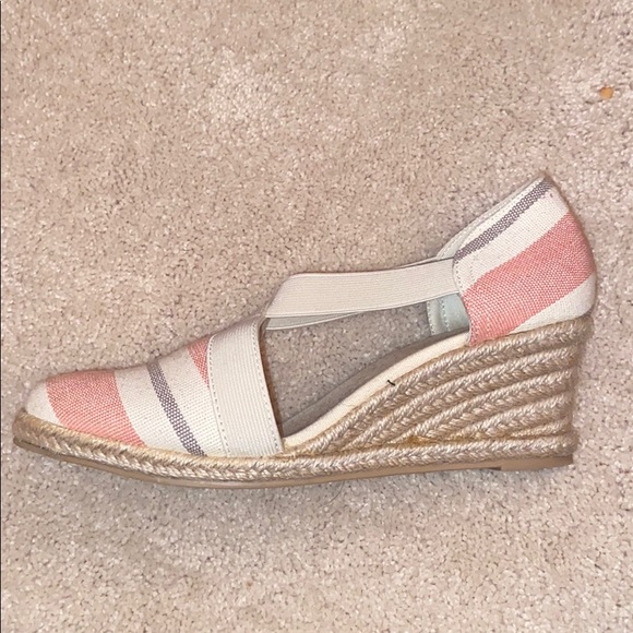 Pink stripped wedges - Picture 2 of 2